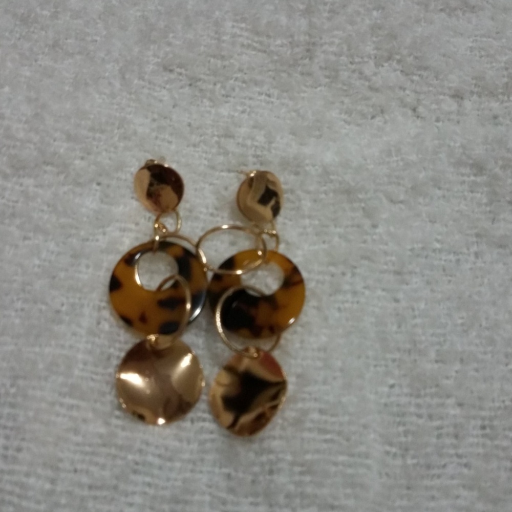 Earings - Picture 2 of 4